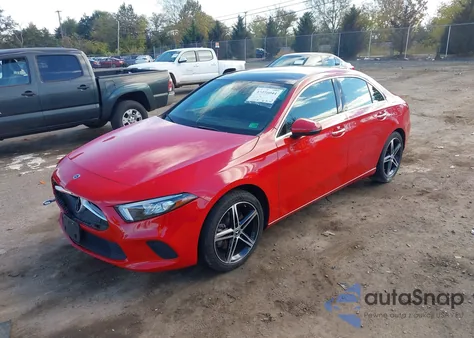 2019 Mercedes-Benz A 220 4Matic z USA, uszkodzony, nr VIN WDD3G4FB2KW025190